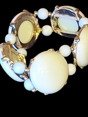 Vintage green Bakelite Stretch Bracelet - Unbranded